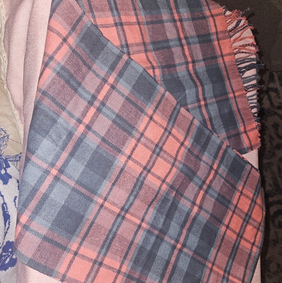 Plaid Cashmere Scarf in Gray/blue And Pink - Picture 5 of 5